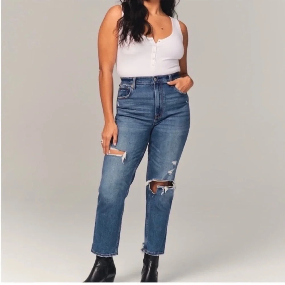 Abercrombie & Fitch the ankle straight high rise in distressed cut Size 23 Short